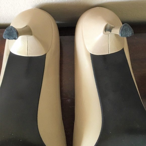 Stuart Weitzman Shimmery Gold Heels - Picture 6 of 7